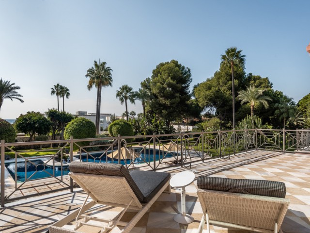 8 Sovrums Villa i Estepona