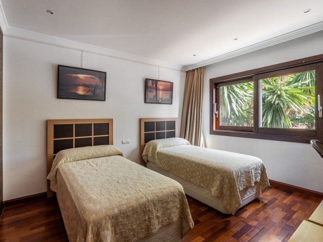 8 Sovrums Villa i Estepona