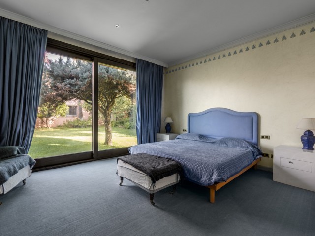 8 Sovrums Villa i Estepona