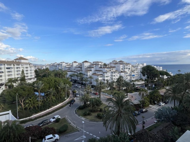2 Bedrooms Apartment in Puerto Banús