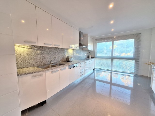 3 Bedrooms Apartment in Nueva Andalucía