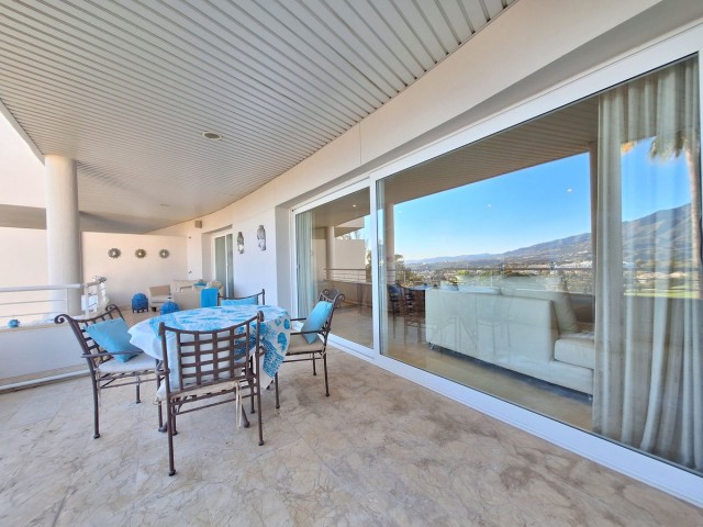 3 Bedrooms Apartment in Nueva Andalucía