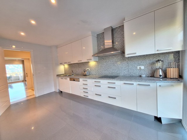 3 Makuuhuoneen Huoneisto Nueva Andalucía