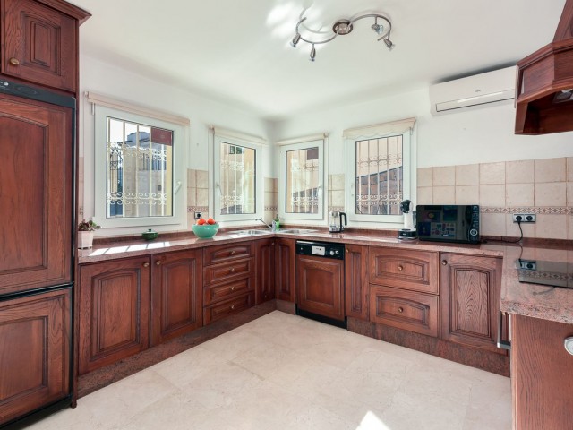 3 Bedrooms Villa in Calahonda