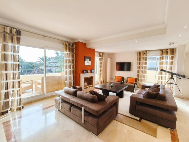 3 Bedrooms Apartment in San Roque Club