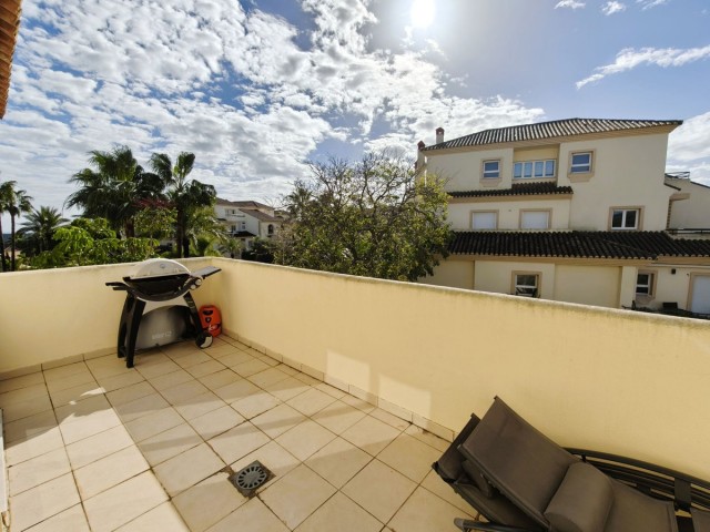 3 Bedrooms Apartment in San Roque Club