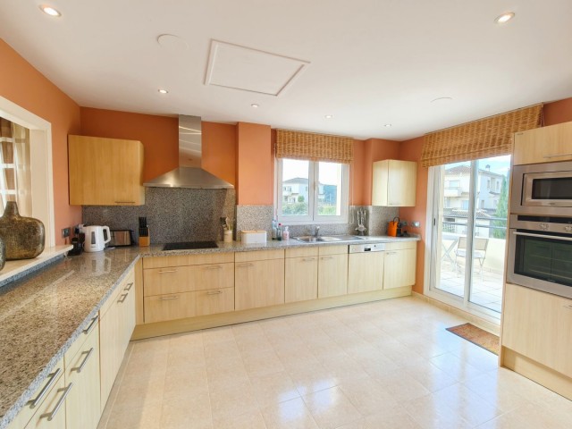 3 Bedrooms Apartment in San Roque Club