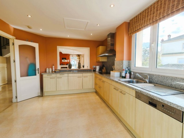 3 Bedrooms Apartment in San Roque Club