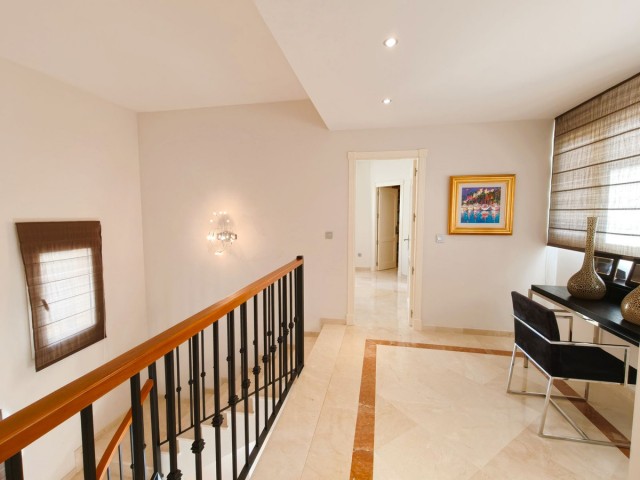 3 Bedrooms Apartment in San Roque Club