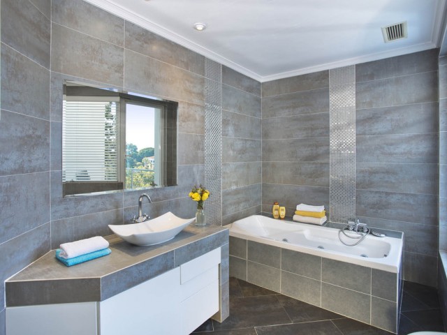 8 Bedrooms Villa in Elviria