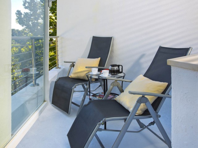 8 Bedrooms Villa in Elviria