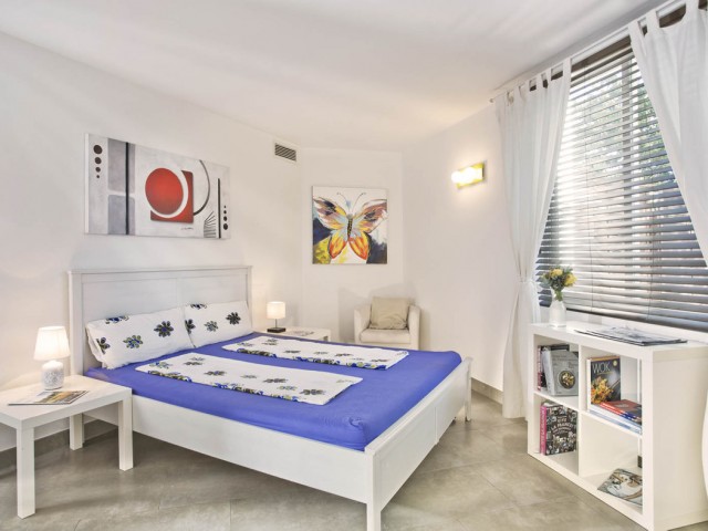 8 Bedrooms Villa in Elviria