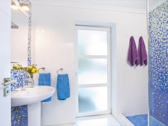 8 Bedrooms Villa in Elviria