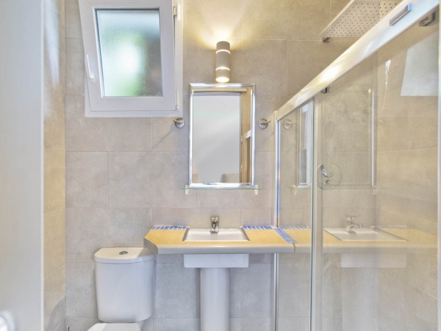 8 Bedrooms Villa in Elviria