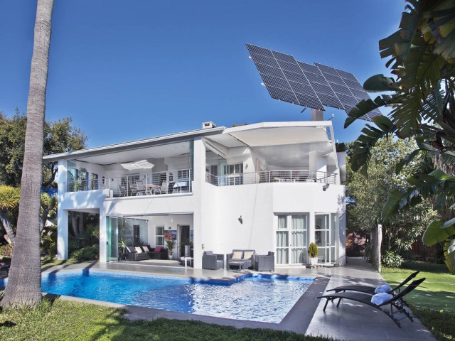 8 Makuuhuoneen Huvila Elviria
