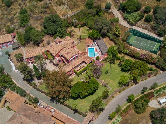 12 Bedrooms Villa in Benahavís