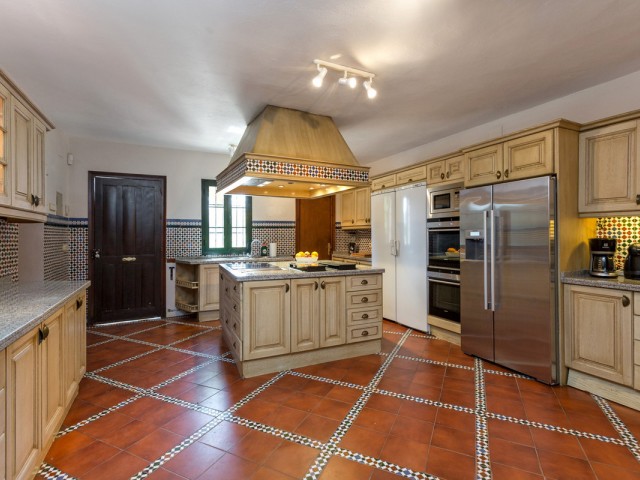 12 Bedrooms Villa in Benahavís