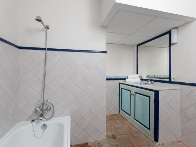 12 Bedrooms Villa in Benahavís