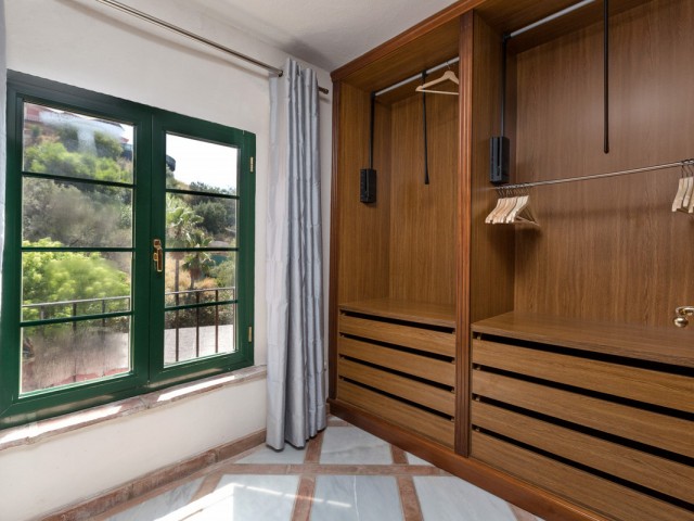 12 Bedrooms Villa in Benahavís