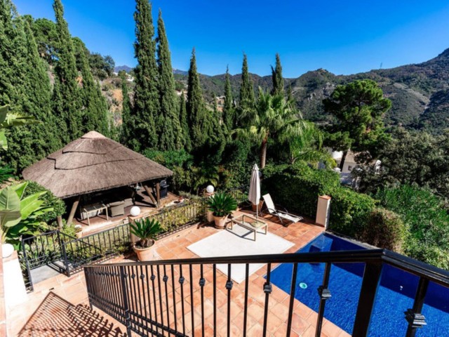 5 Bedrooms Villa in Benahavís