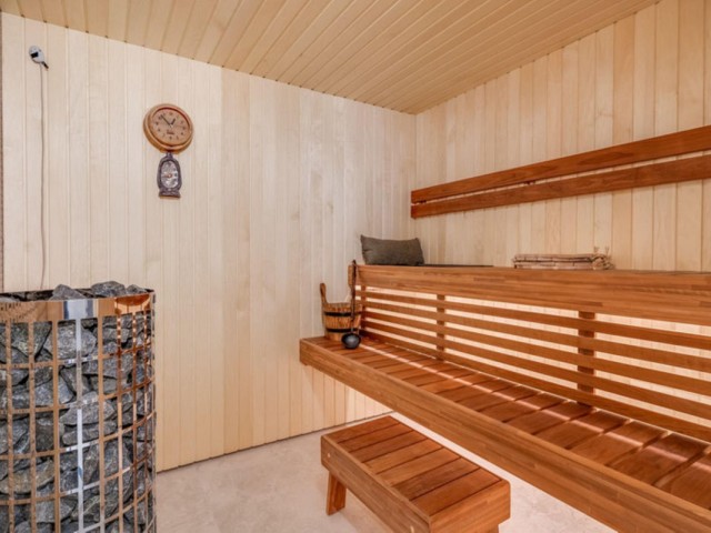 5 Bedrooms Villa in Benahavís