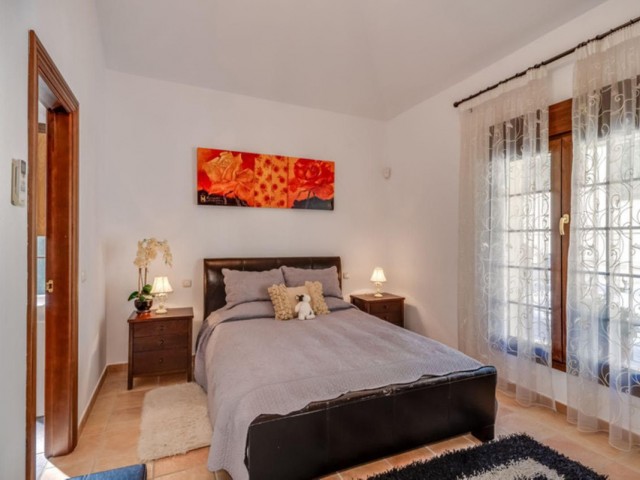 5 Bedrooms Villa in Benahavís
