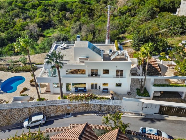 4 Bedrooms Villa in Benalmadena