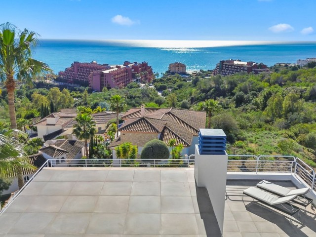 4 Bedrooms Villa in Benalmadena