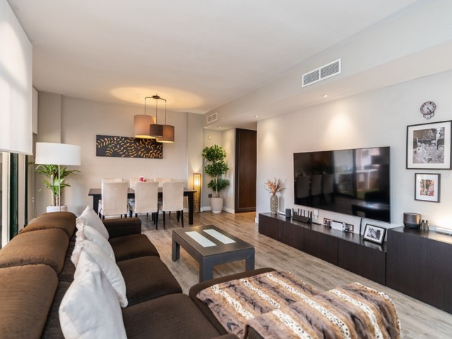 3 Bedrooms Apartment in Elviria