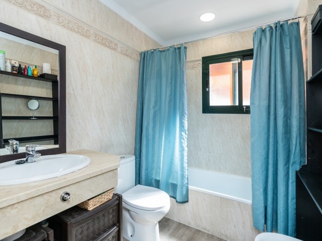 3 Bedrooms Apartment in Elviria