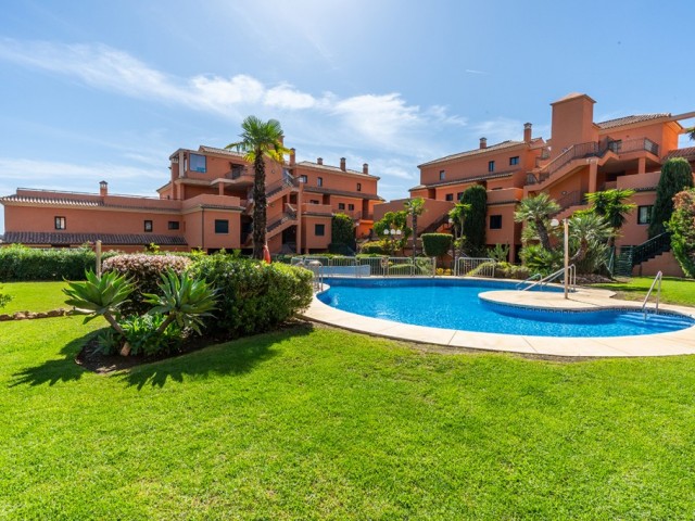 3 Bedrooms Apartment in Elviria