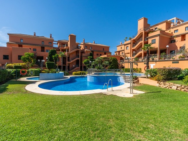 3 Bedrooms Apartment in Elviria