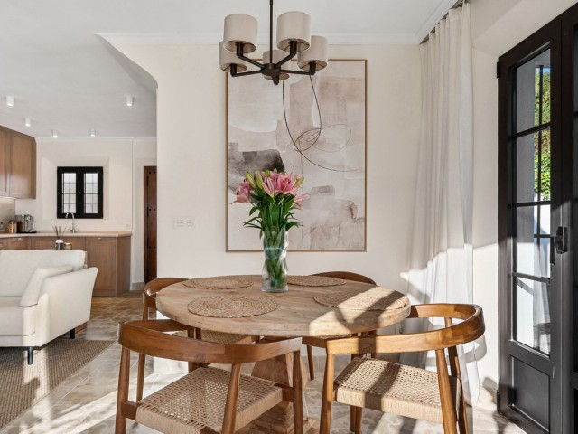 2 Bedrooms Townhouse in Nueva Andalucía