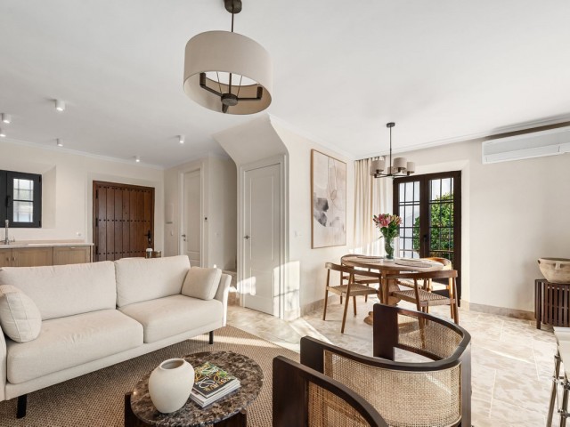 2 Bedrooms Townhouse in Nueva Andalucía