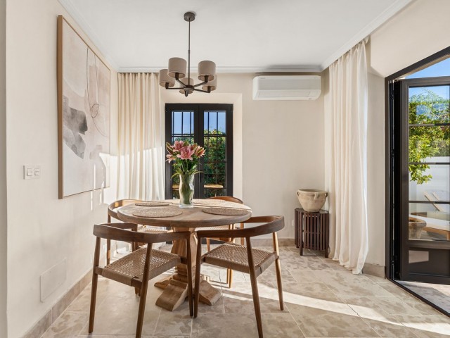 2 Bedrooms Townhouse in Nueva Andalucía