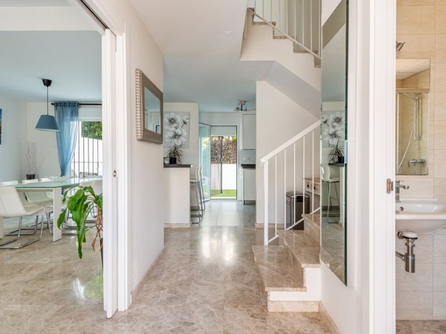 3 Bedrooms Villa in Nueva Andalucía