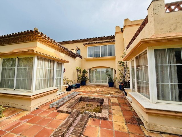 Villa avec 5 Chambres  à Casares