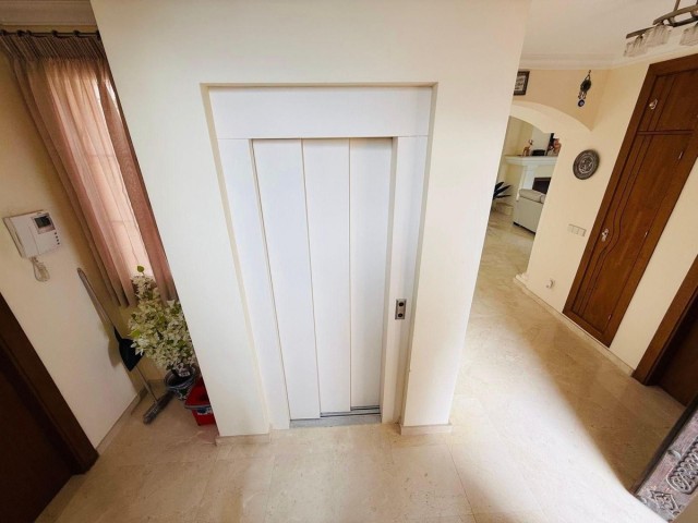 Villa avec 5 Chambres  à Casares