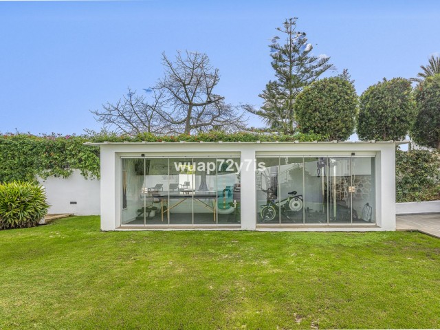 4 Bedrooms Villa in Guadalmina Alta