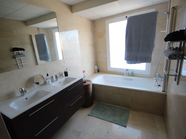 Penthouse avec 2 Chambres  à Riviera del Sol