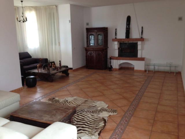 5 Bedrooms Villa in New Golden Mile