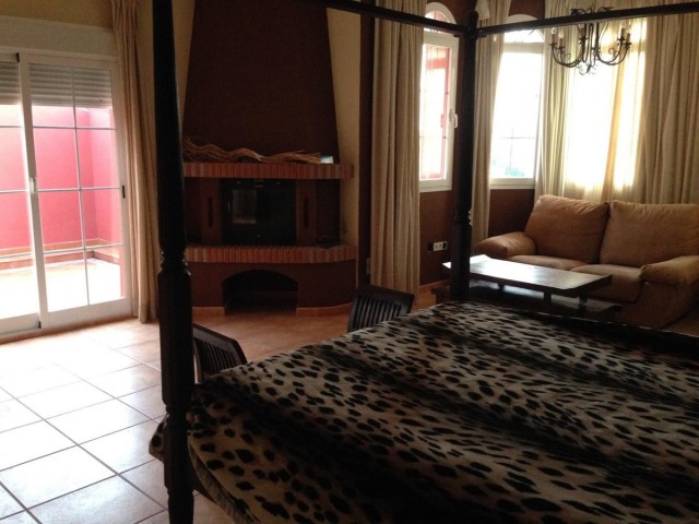 5 Bedrooms Villa in New Golden Mile