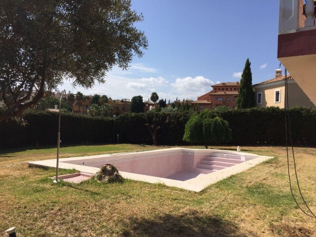 5 Bedrooms Villa in New Golden Mile