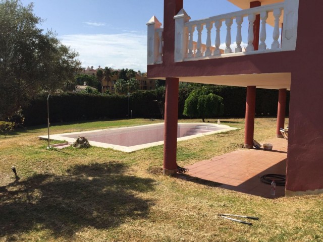 5 Bedrooms Villa in New Golden Mile