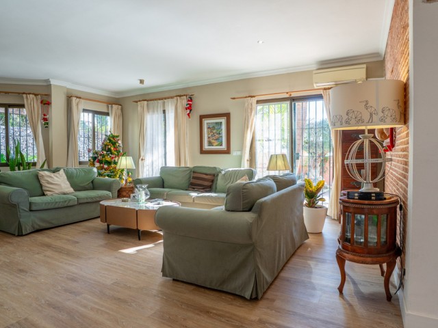 5 Bedrooms Villa in Nueva Andalucía