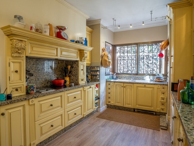 5 Bedrooms Villa in Nueva Andalucía