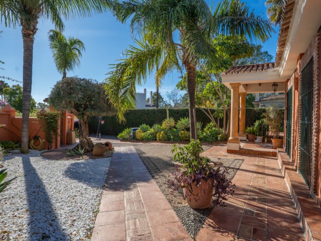 5 Bedrooms Villa in Nueva Andalucía