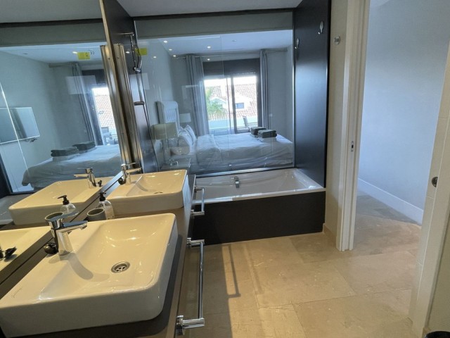 Apartamento con 2 Dormitorios  en Selwo