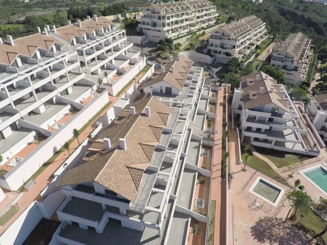 Apartamento con 2 Dormitorios  en Selwo