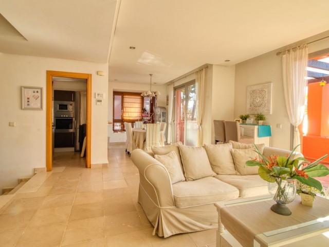 Maison mitoyenne avec 4 Chambres  à Manilva